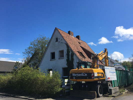 Rückbau eines Einfamilienhauses mit Kettenbagger